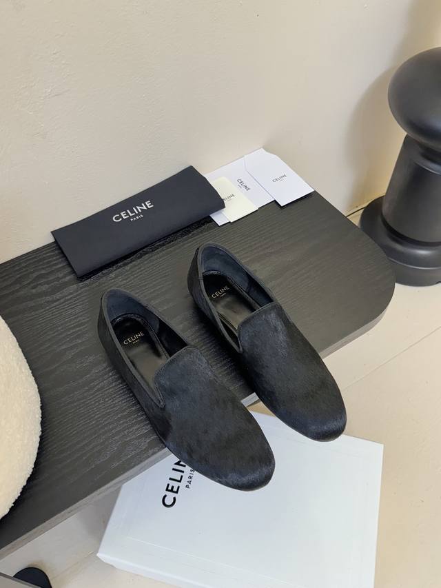 Celine*塞琳2025Ss新款乐福鞋 网红Ins种草神器、非常复古风、气场十足单品、设计风格非常新颖、高档且非常舒适.原版一比一定制 鞋头Celine标志彰