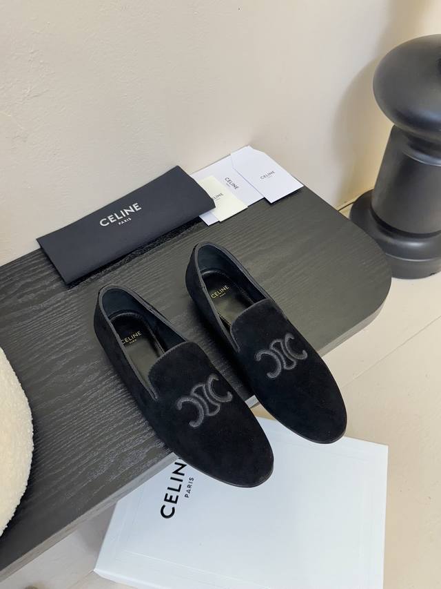 Celine*塞琳2025Ss新款乐福鞋 网红Ins种草神器、非常复古风、气场十足单品、设计风格非常新颖、高档且非常舒适.原版一比一定制 鞋头Celine标志彰