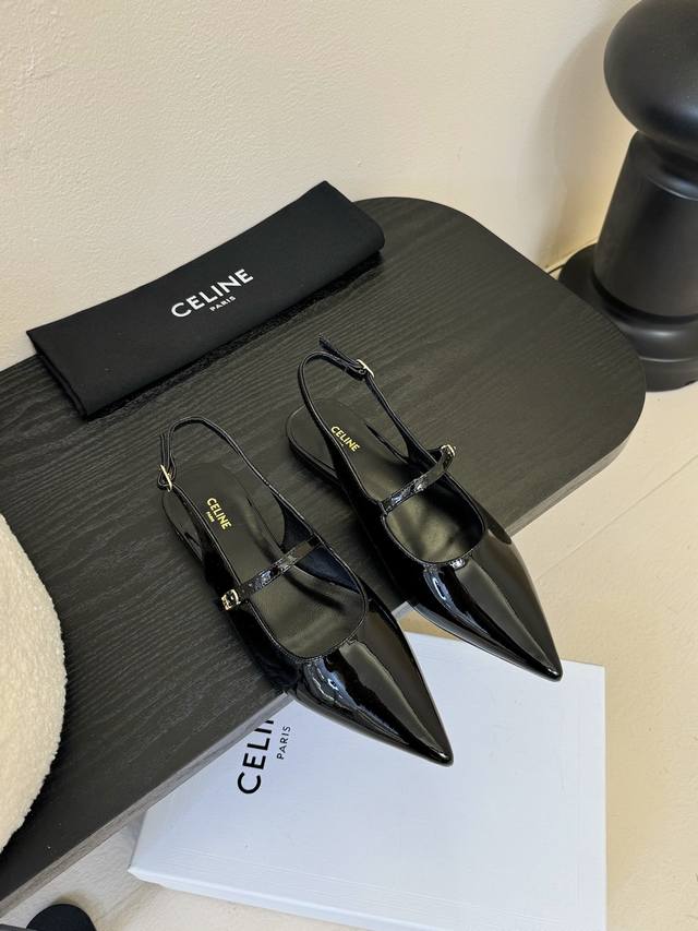 Celin*经典复古尖头高跟鞋 塞林这系列真的很复古 无敌搭配怎么穿都超级好看 小尖头是设计巨显脚瘦小 面料原版定制材质 内里垫脚均为小羊皮 意大利进口真皮大底
