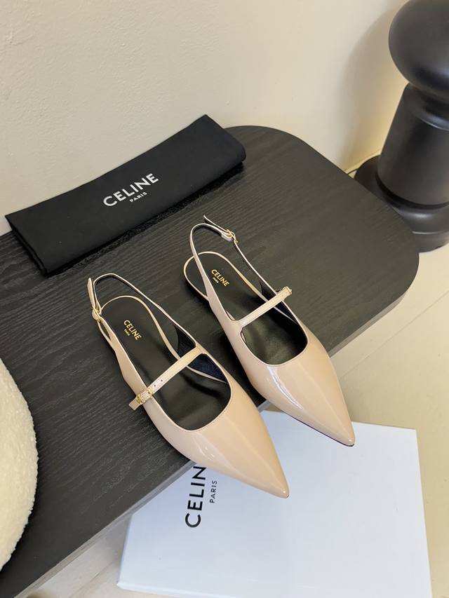 Celin*经典复古尖头高跟鞋 塞林这系列真的很复古 无敌搭配怎么穿都超级好看 小尖头是设计巨显脚瘦小 面料原版定制材质 内里垫脚均为小羊皮 意大利进口真皮大底