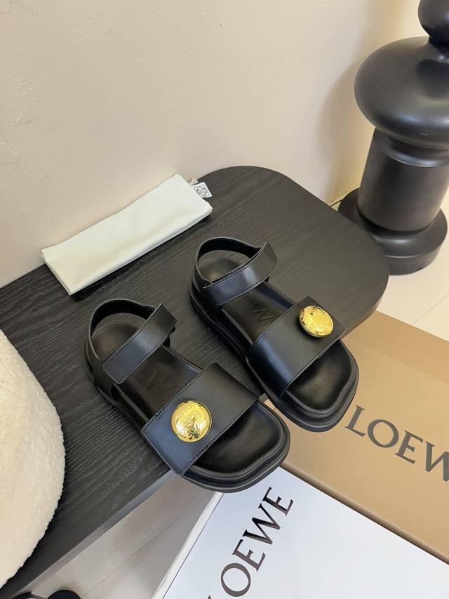官网同步盒包装 罗意威 Loewe 25Ss 夏季最新款凉鞋！ 夏季最常穿的凉鞋，没它根本不行！大大凹凸的鞋头，呆萌可爱，复古随性不挑人，关键的是脚感 太舒适，