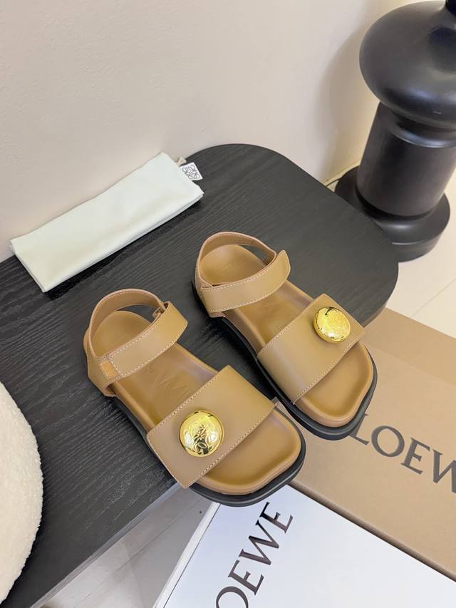 官网同步盒包装 罗意威 Loewe 25Ss 夏季最新款凉鞋！ 夏季最常穿的凉鞋，没它根本不行！大大凹凸的鞋头，呆萌可爱，复古随性不挑人，关键的是脚感 太舒适，