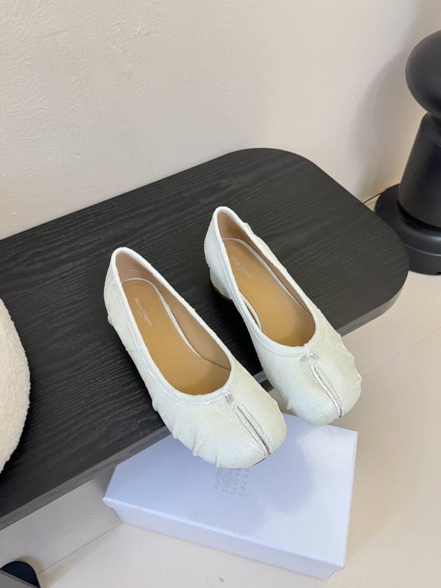 代购级版 Maison Margiela 马吉拉 Tabi褶皱芭蕾舞鞋 太火了！依旧保持的高水准出货！可以一直相信咱家的马吉拉马吉拉这双皮子很软！！可以暴走的程