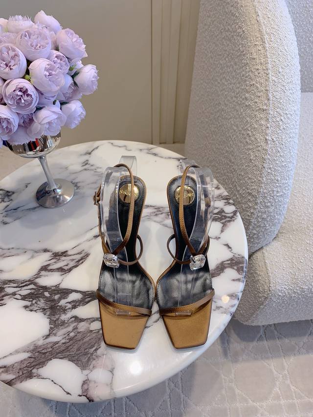 出厂价Pp Saint Lauren* Ysl 杨树林新款水钻高跟凉鞋 小姐姐的美丽尤物高跟鞋 优雅迷人性感 女人味十足 鞋面真丝超闪水钻 内里垫脚羊皮 意大利