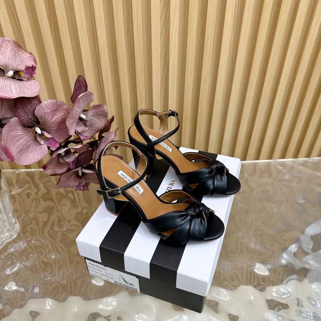 Aquazzura 菠萝牌2025新款防水台真丝钢珠凉鞋 顶级版本 代购款独家新款顶级版本 质量超级美爆。 Zp 原版开模 原版扣开模 附带原版定制真丝,真丝超