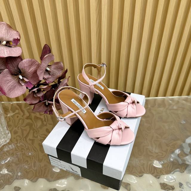 Aquazzura 菠萝牌2025新款防水台真丝钢珠凉鞋 顶级版本 代购款独家新款顶级版本 质量超级美爆。 Zp 原版开模 原版扣开模 附带原版定制真丝,真丝超