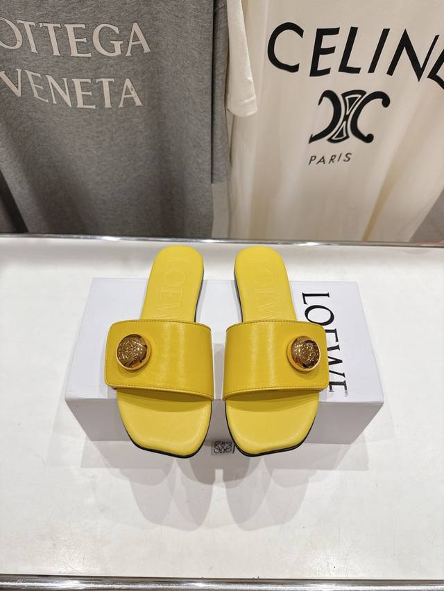 高版本出厂 Loewe 罗意威2025 Ss新品复古风平底沙滩拖鞋～小红书、外网火爆款 最近大热的一款拖鞋 超级可爱 时髦精绝对不能错过的必入款，没有任何繁杂装