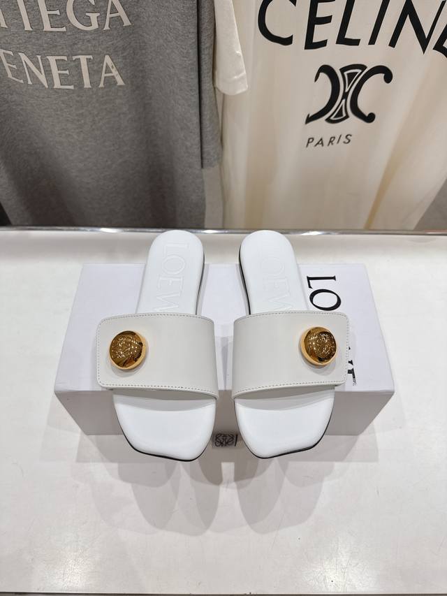高版本出厂 Loewe 罗意威2025 Ss新品复古风平底沙滩拖鞋～小红书、外网火爆款 最近大热的一款拖鞋 超级可爱 时髦精绝对不能错过的必入款，没有任何繁杂装