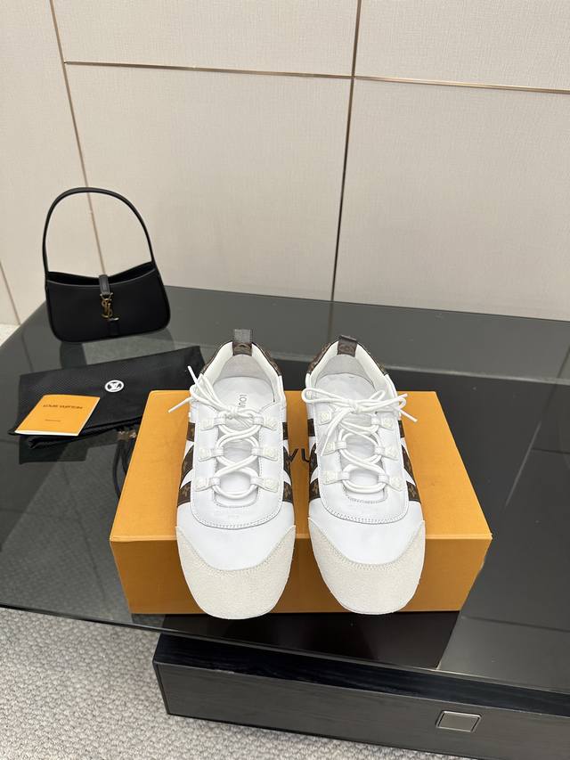 Lv Sneakerina 芭蕾运动鞋 Lv Sneakerina德训鞋 刘亦菲同款的Lv Sneakerina德训鞋真的太香了~ 这双鞋简直是出行必备神靴，舒