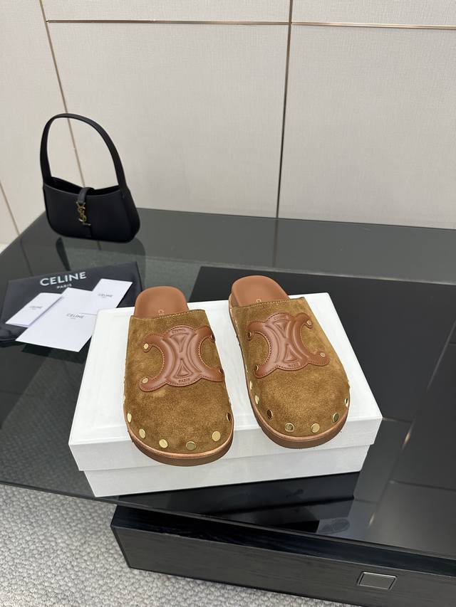 Celine 思琳夏新款爆款凯旋门英伦风平底包头拖鞋 简约大气时髦，耐看不过时，是时尚圈永不退潮的经典所在，复古的英伦风格，气质非凡 原版羊京 真皮沿条包边 真