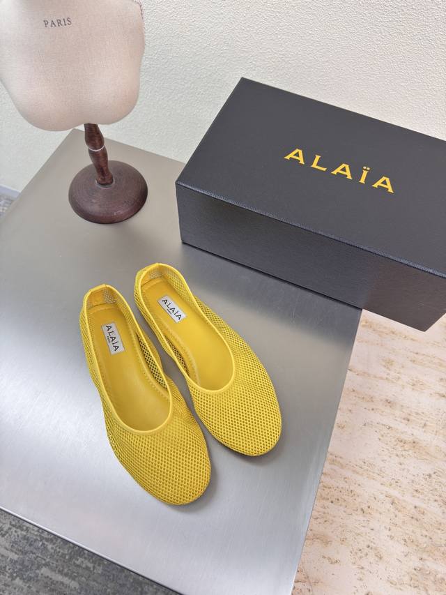25经典网面 Alaia 单鞋 来自巴黎 一见倾心 网 黄色 经典 阿莱娅还有另外性感的一面 配上不同款式，不同风格都能轻松驾驭，无论牛仔裤，西装裤，还是百褶裙