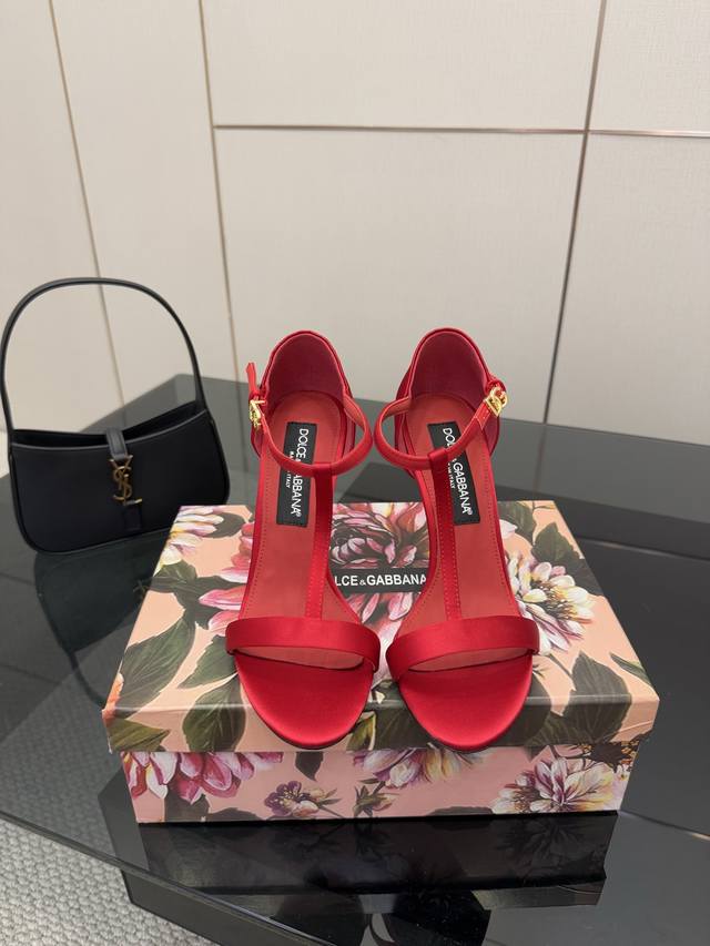 Dolce & Gabbana 25Ss 系带高跟凉鞋 鞋面:真丝 内里：羊皮 垫脚:羊皮 鞋跟金色徽标牌 跟高:11Cm 码数：35-41 40.41定做