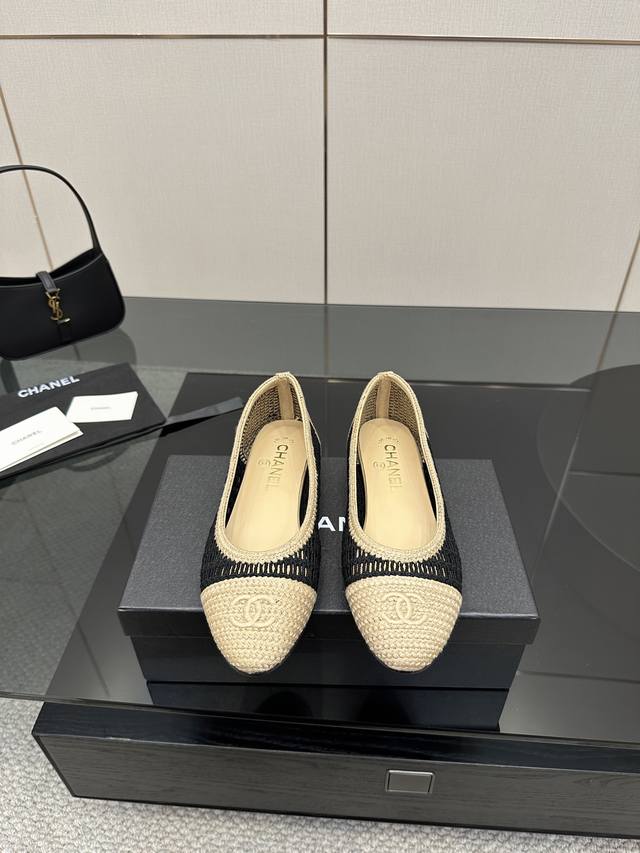 厂价 Chane*｜小香25P新品经典 双C玛丽珍单鞋 对它一见钟情 不夸张哦～ 这大概就是小香的魅力 总是很懂女生 虽然看上去很冷但配上黑丝袜特有感觉 是今年