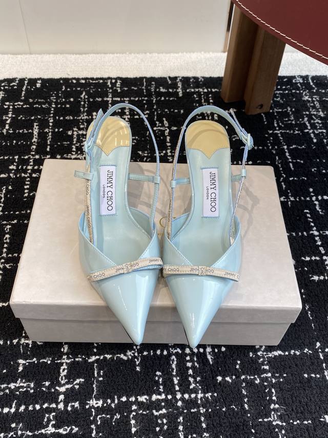 代购级 Jimmy Choo 25Ss 春夏 系列Jc新款 蝴蝶结 高跟凉鞋 模糊鞋履与珠宝配饰之间的界线 鲜明 Jimmy Choo 风格设计。 精美上优美悬