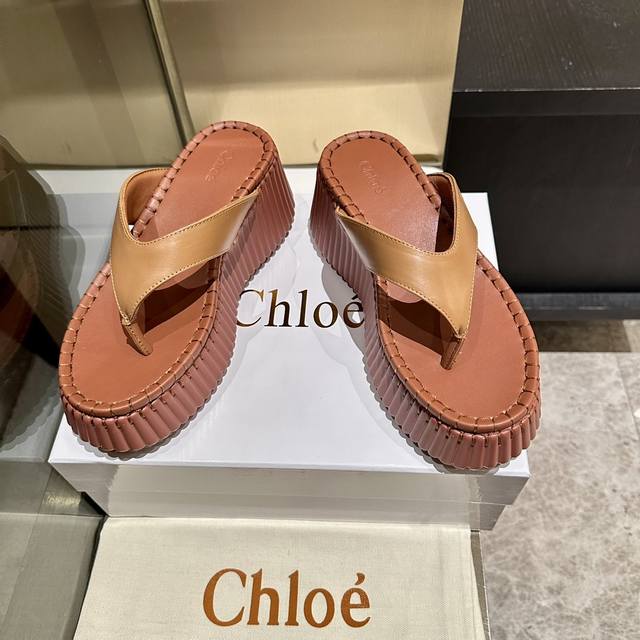 工厂P价P格 、独家首发，升级版纯手工缝线拖鞋来了！ Chloe 克洛伊 最新的缝马克线 原版私模高密度发泡鞋底 人工固特异手法穿线 配上后所有的位置刚刚好 所
