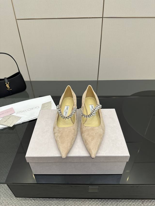 厂价 Jimmy Choo｜周仰杰经典一字钻带玛丽珍鞋 你衣柜里裙子最好的伴侣，相信我就佩服Jc家的高跟鞋履设计师把女人的心理把握的很到位，做出来的鞋子绝对会让