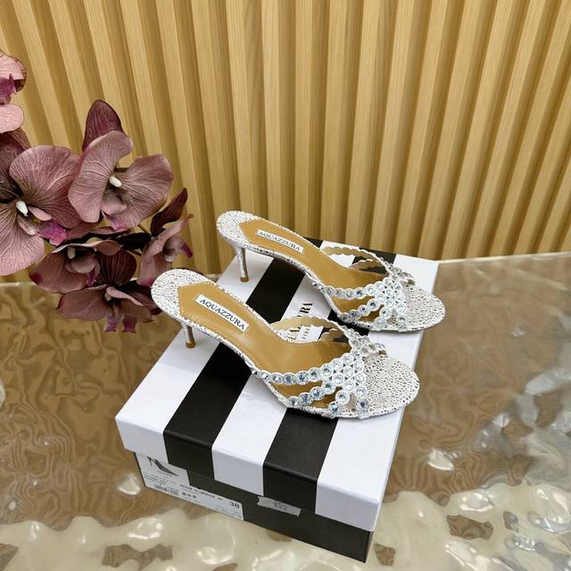 Aquazzura 2025 新款顶级版本 菠萝女士幻彩 高跟凉鞋原版1比1开模鞋跟 高跟闪耀光芒 进口羊皮搭配原版开模鞋跟，简单大方 .使鞋子更有女人味，适合
