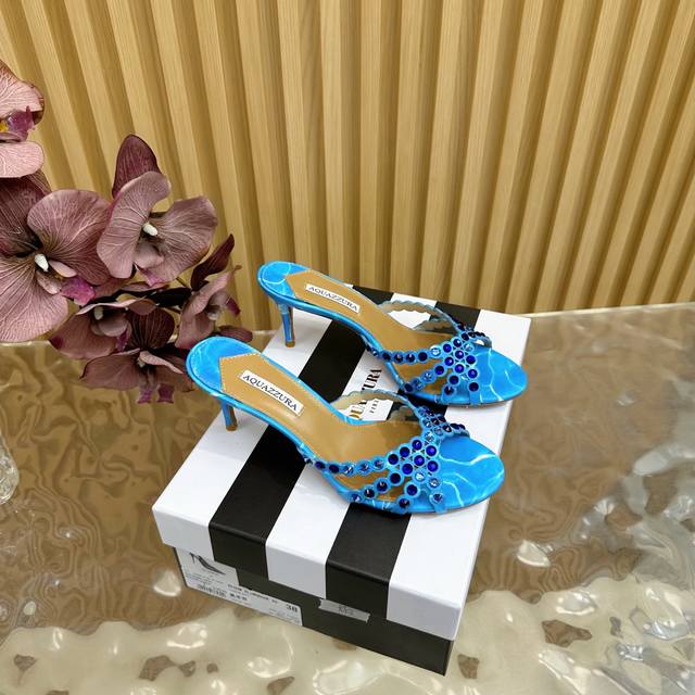 Aquazzura 2025 新款顶级版本 菠萝女士幻彩 高跟凉鞋原版1比1开模鞋跟 高跟闪耀光芒 进口羊皮搭配原版开模鞋跟，简单大方 .使鞋子更有女人味，适合