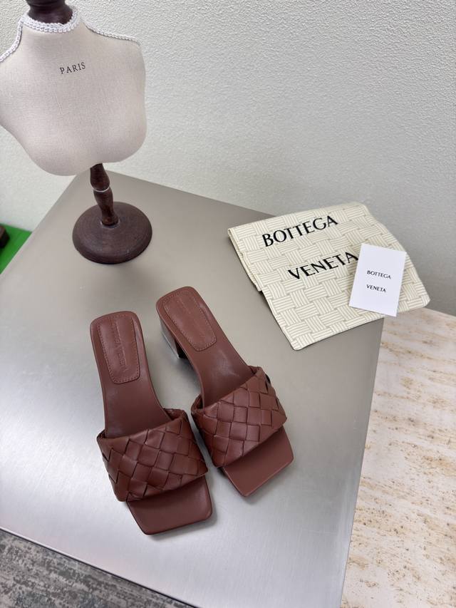 Bv Parco Mule 方形 中跟 女士穆勒拖鞋 系列 跟高 4.5Cm 原版开模 市场最正确版本 15 毫米级 编织单鞋 真皮手工编织 棕色 编织 这款经