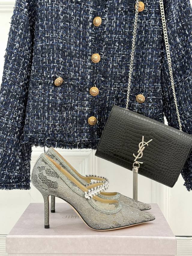 厂价 Jimmy Choo｜吉米周经典春夏爆款蕾丝 水钻链条高跟鞋 -超级仙的一款啊！美得让人窒息！ 蕾丝给人以一种很神秘的感觉 朦胧看不清 不管是衣服还是裙子