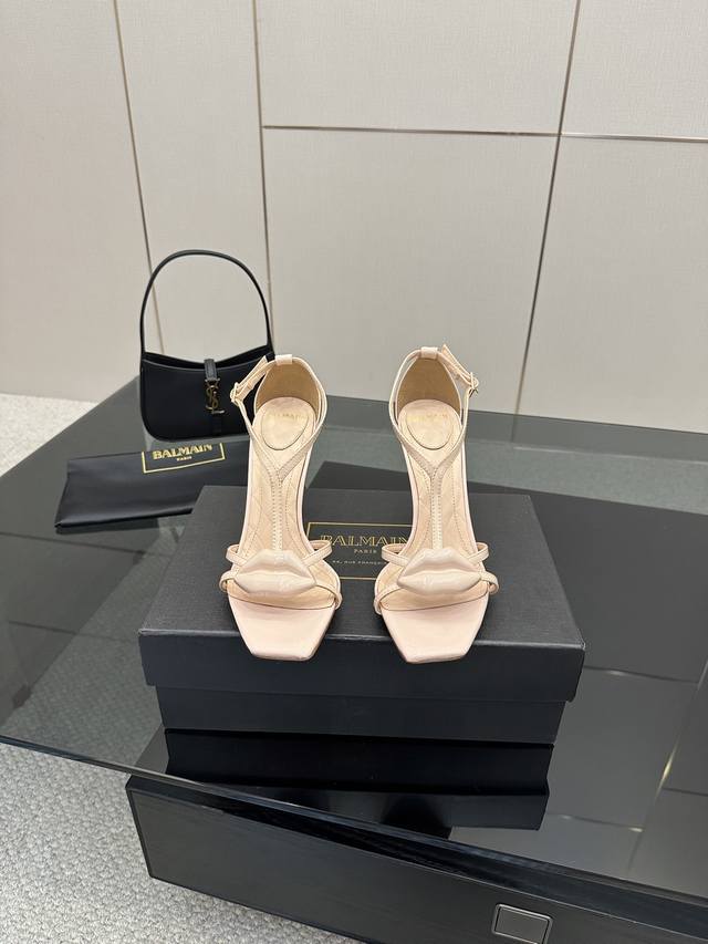 Balmain｜巴尔曼25Ss新品 性感嘴唇高跟凉鞋 面料：真丝，漆皮，羊京 内里是小羊皮 意大利进口真皮大底 跟高：10.5Cm 码数：35-39 35.40