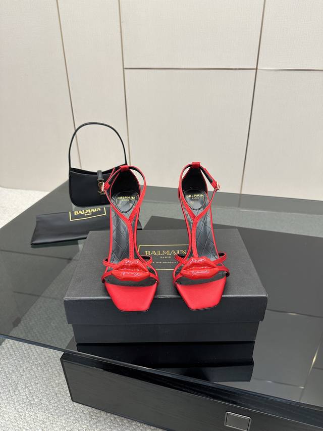 Balmain｜巴尔曼25Ss新品 性感嘴唇高跟凉鞋 面料：真丝，漆皮，羊京 内里是小羊皮 意大利进口真皮大底 跟高：10.5Cm 码数：35-39 35.40