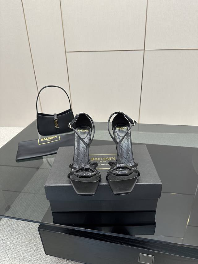 Balmain｜巴尔曼25Ss新品 性感嘴唇高跟凉鞋 面料：真丝，漆皮，羊京 内里是小羊皮 意大利进口真皮大底 跟高：10.5Cm 码数：35-39 35.40