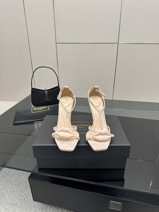 Balmain｜巴尔曼25Ss新品 性感嘴唇高跟凉鞋 面料：真丝，漆皮，羊京 内里是小羊皮 意大利进口真皮大底 跟高：10.5Cm 码数：35-39 35.40
