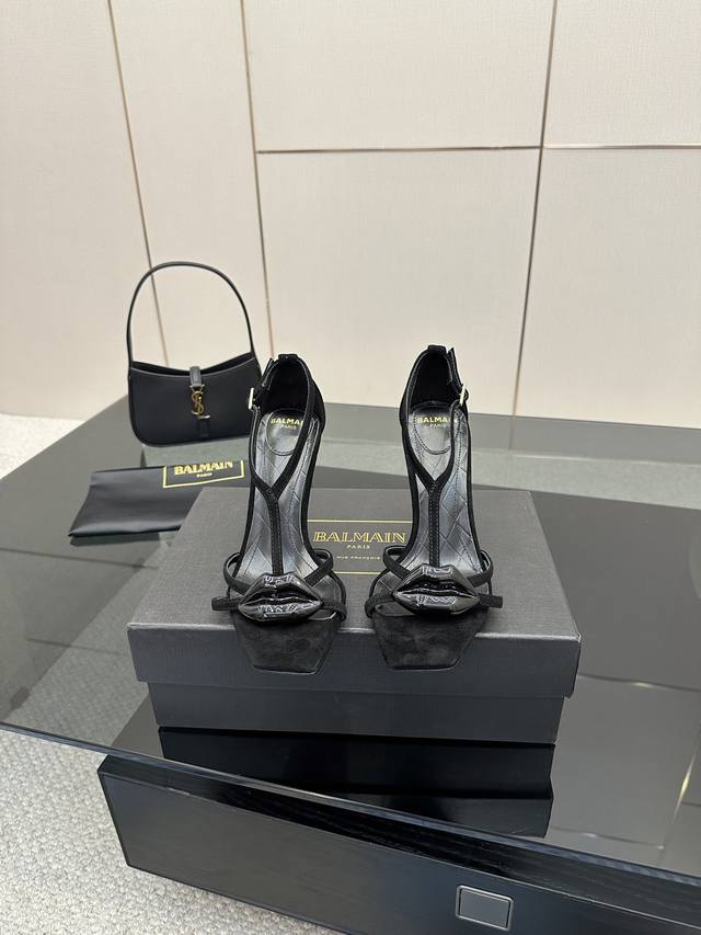 Balmain｜巴尔曼25Ss新品 性感嘴唇高跟凉鞋 面料：真丝，漆皮，羊京 内里是小羊皮 意大利进口真皮大底 跟高：10.5Cm 码数：35-39 35.40