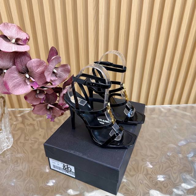 顶级品质Saint Laurent 圣罗兰Lee金属钻链条尖头高跟鞋 Ysl姐姐的美丽尤物高跟鞋 又是人间圣罗兰 Rose同款的高跟鞋化很好修饰脚型，奢华金属链