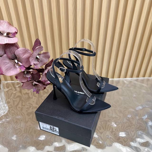 2025早春新款Saint Laurent Ysl圣罗兰尖头 走秀款 高跟凉鞋 Ysl姐姐的美丽尤物高跟鞋 又是人间圣罗兰 Rose同款的小方头 高跟鞋化很好修
