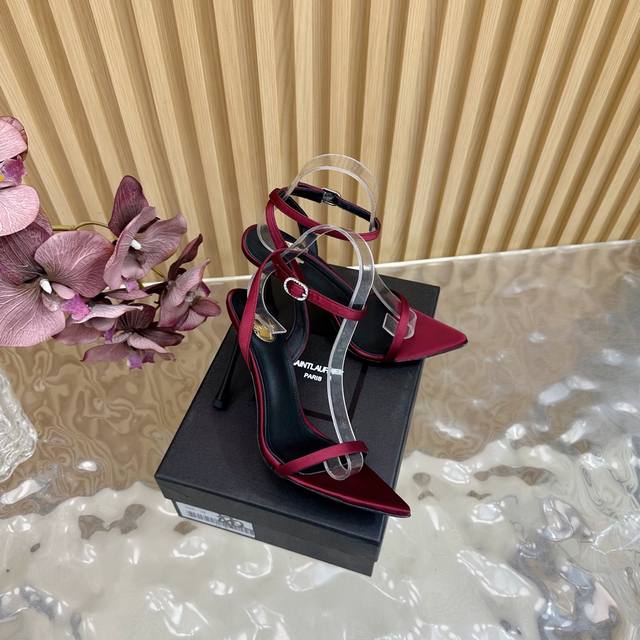 2025早春新款Saint Laurent Ysl圣罗兰尖头 走秀款 高跟凉鞋 Ysl姐姐的美丽尤物高跟鞋 又是人间圣罗兰 Rose同款的小方头 高跟鞋化很好修