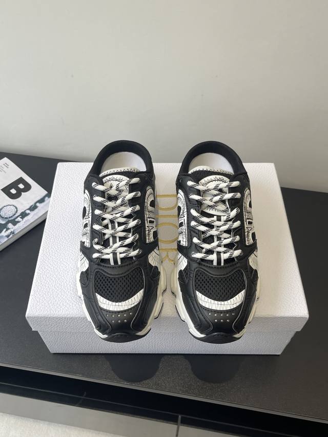 Dior 迪奥 新款休闲半拖 运动鞋 老爹鞋 迪奥 早秋新品 运动鞋 Ne C.D家这一季的度假风 人运动鞋超级火爆！ 配色超好看 视觉更协调，脚感更轻盈舒适增