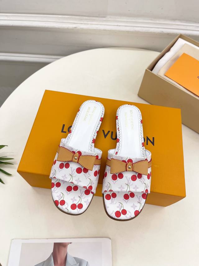 Lv 路易威登 25 2025 早春新款 顶级版本原版一致 专柜主打最新款 Lv X Tm 6Am 村上隆樱桃蝴蝶结平底拖鞋 硬货上新 Bs代购级别！高级感十足
