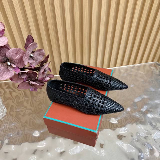 Loro Piana L 经典绝美编织乐福鞋圆标垫脚拖鞋 平底鞋单鞋 极简主义风格，复古又级！ 550 简约又大气，属于非常耐看的款式！高级百搭之王一年四季春夏