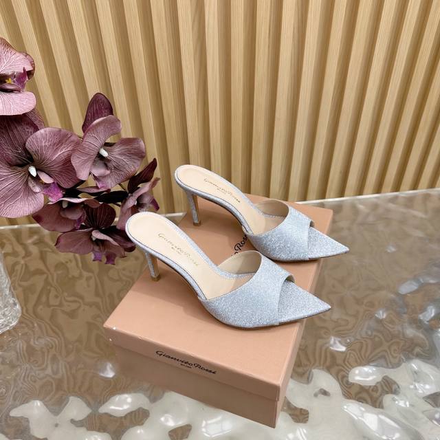 Gianvito Rossi 2025经典款尖头亮片 豹纹 高跟鞋半拖 它的出现就像夜空中最璀璨的星辰 经典的款式，永恒的魅力，电绣的图案更是为其增添了梦幻的色