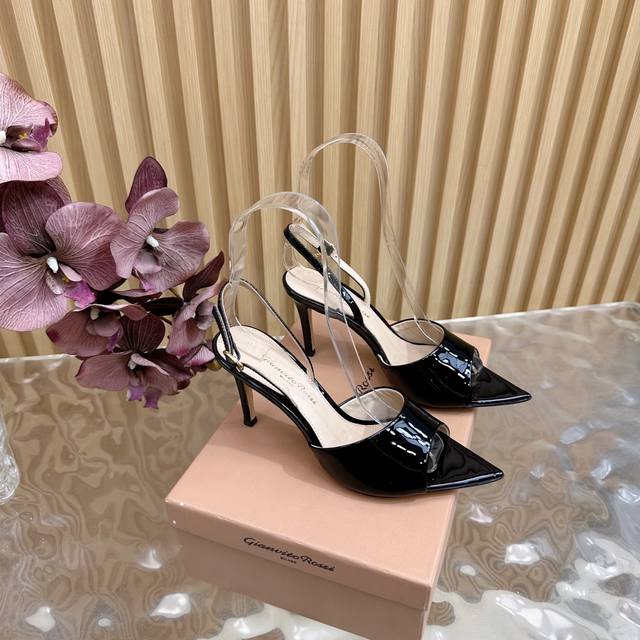Gianvito Rossi 2025经典款尖头亮片 豹纹 高跟鞋半拖 它的出现就像夜空中最璀璨的星辰 经典的款式，永恒的魅力，电绣的图案更是为其增添了梦幻的色