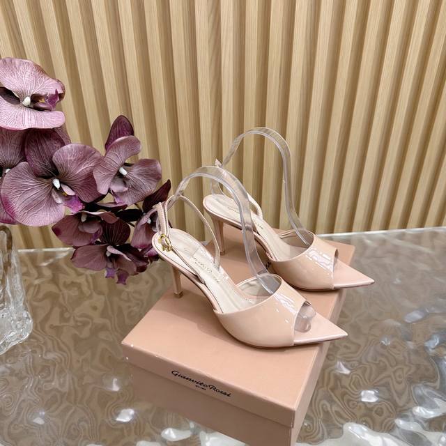 Gianvito Rossi 2025经典款尖头亮片 豹纹 高跟鞋半拖 它的出现就像夜空中最璀璨的星辰 经典的款式，永恒的魅力，电绣的图案更是为其增添了梦幻的色