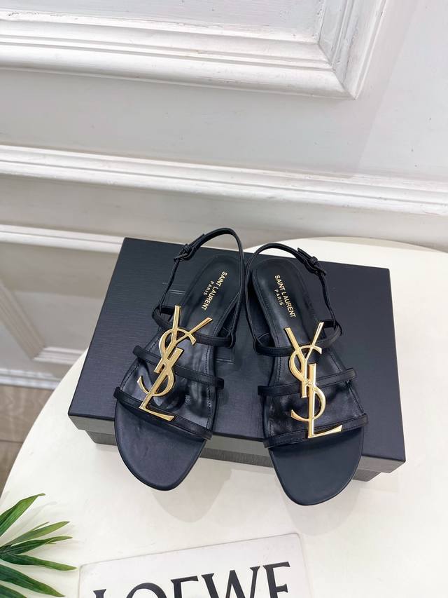Sain*Laurent 圣罗兰 2025早春新品 Ysl大Logo平底凉鞋上新 顶级版Ysl超美的一款 Bs以全新的诠释方式首发！极简主义风格 设计超级修饰腿