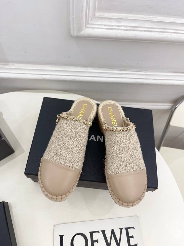 小香 25 2025 春夏新品 专柜经典款 小香双C链条厚底半拖鞋系列上新 Bs 时尚圈的绝绝子 搭配将演绎着细致 极简 永不褪去的经典元素 展现与众不同的穿搭