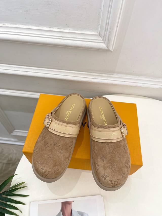Lv 路易威登 25 2025 春夏新款 顶级版本 专柜主打最新款 Lv To-Go Comfort 平底穆勒拖鞋硬货上新 Bs代购级别！高级感十足！国内外博主