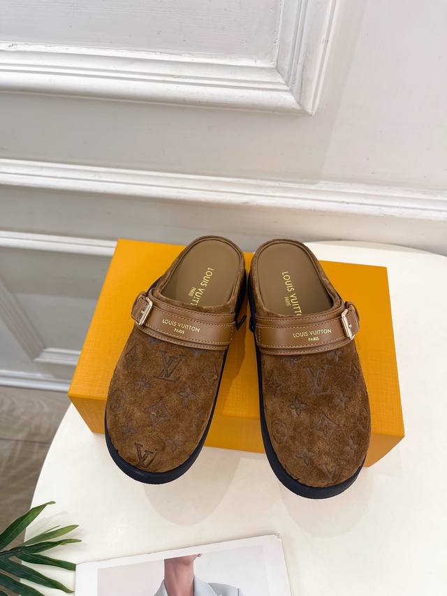 Lv 路易威登 25 2025 春夏新款 顶级版本 专柜主打最新款 Lv To-Go Comfort 平底穆勒拖鞋硬货上新 Bs代购级别！高级感十足！国内外博主