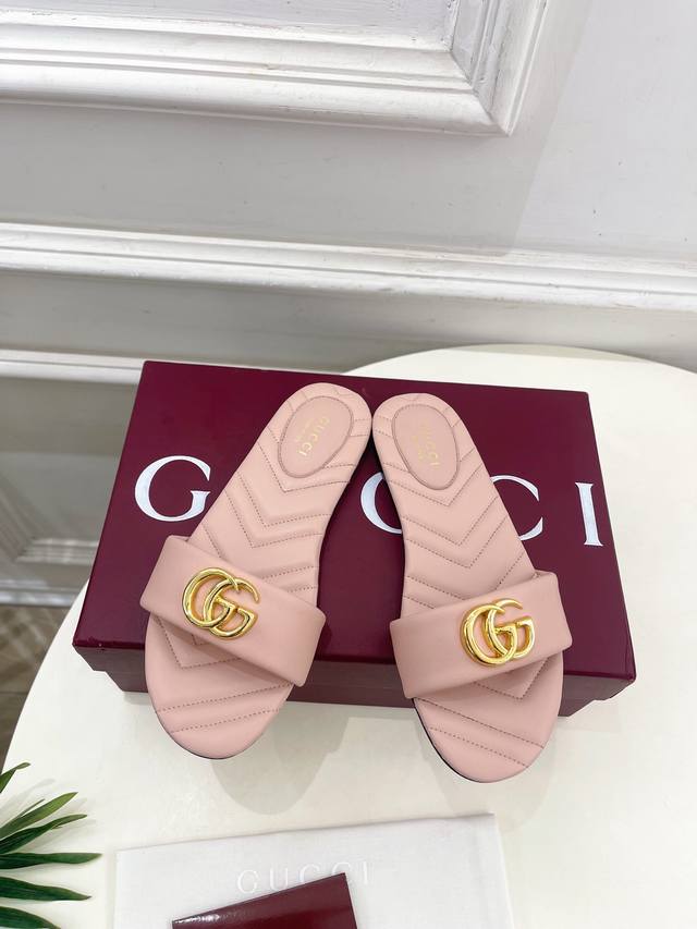 Gucci 古驰 25 G家 主打系列终于面世，狠货值得期待！原有的经典 创造新设计 Bs新款 经典双G金属扣一字带平底拖鞋 代购级别！高级感十足！国内外博主刷
