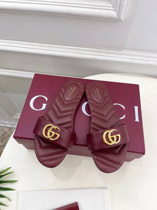 Gucci 古驰 25 G家 主打系列终于面世，狠货值得期待！原有的经典 创造新设计 Bs新款 经典双G金属扣一字带平底拖鞋 代购级别！高级感十足！国内外博主刷