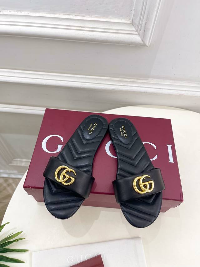 Gucci 古驰 25 G家 主打系列终于面世，狠货值得期待！原有的经典 创造新设计 Bs新款 经典双G金属扣一字带平底拖鞋 代购级别！高级感十足！国内外博主刷