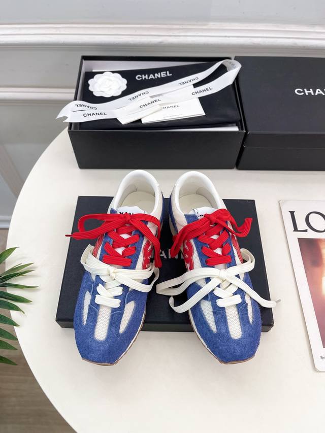 小香 25 2025 春夏新品 专柜经典款 小香双色鞋带新品运动鞋系列上新 Bs时尚圈的绝绝子 搭配将演绎着细致 极简 永不褪去的经典元素 展现与众不同的穿搭风