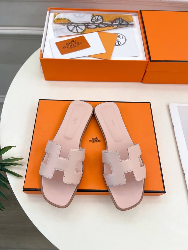 爱玛仕 25 2025春夏新品 专柜新款 经典H型Oran平底拖鞋系列 鞋面：原版特定牛皮 手掌纹牛皮 内里：进口混种羊皮 大底：原版意大利真皮大底 跟高：1.