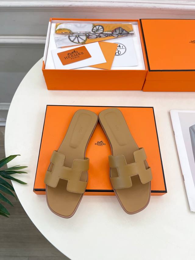 爱玛仕 25 2025春夏新品 专柜新款 经典H型Oran平底拖鞋系列 鞋面：原版特定牛皮 手掌纹牛皮 内里：进口混种羊皮 大底：原版意大利真皮大底 跟高：1.