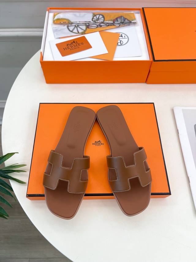 爱玛仕 25 2025春夏新品 专柜新款 经典H型Oran平底拖鞋系列 鞋面：原版特定牛皮 手掌纹牛皮 内里：进口混种羊皮 大底：原版意大利真皮大底 跟高：1.