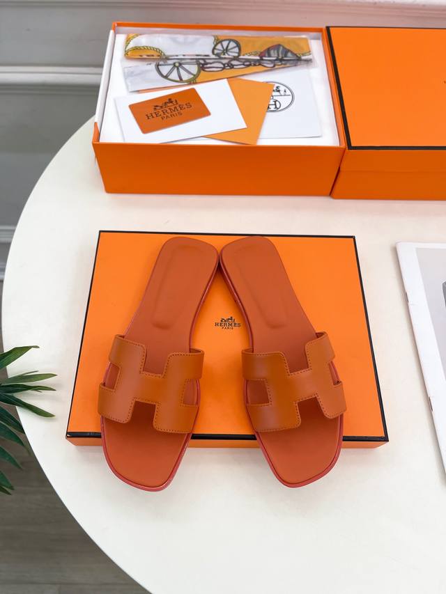 爱玛仕 25 2025春夏新品 专柜新款 经典H型Oran平底拖鞋系列 鞋面：原版特定牛皮 手掌纹牛皮 内里：进口混种羊皮 大底：原版意大利真皮大底 跟高：1.